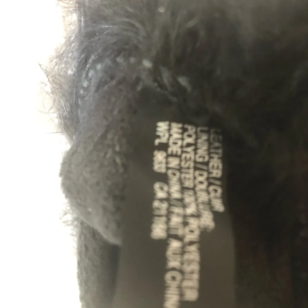 Black Leather Gloves with faux Fur Cuff - Women's Winter Accessory
